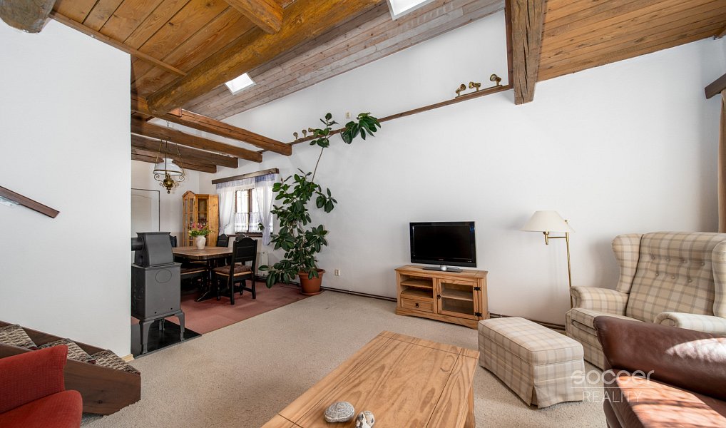 Pronájem domu 180 m² s pozemkem 1 662 m², Dobrovice – náhled fotky 8