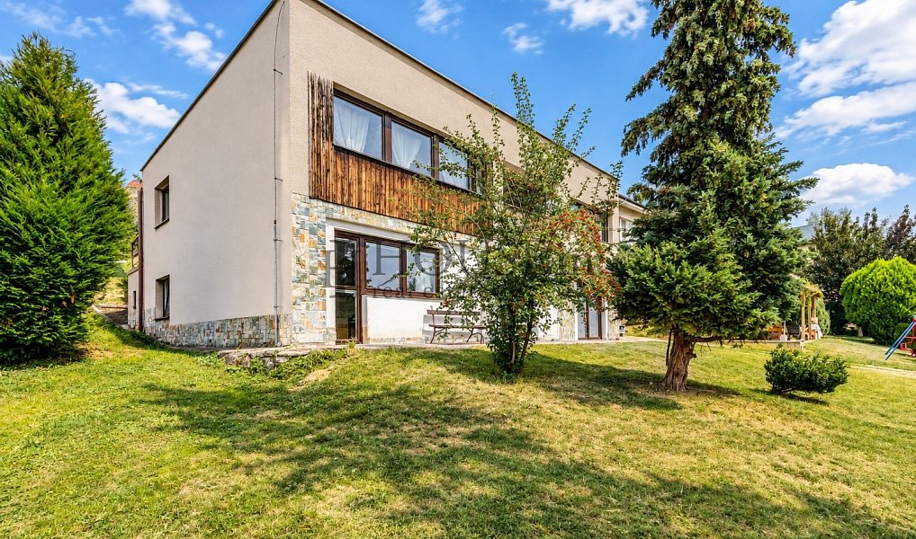 Prodej domu 192 m² s pozemkem 1 249 m², Praha – fotka 1 z 30