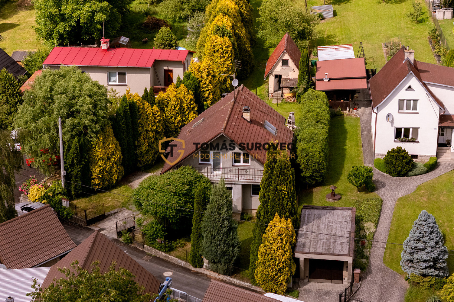 Prodej domu 190 m² s pozemkem 2 327 m²
