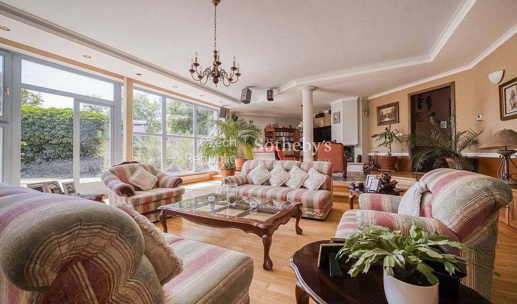 Prodej domu 609 m² s pozemkem 2 267 m², Vestec – náhled fotky 5