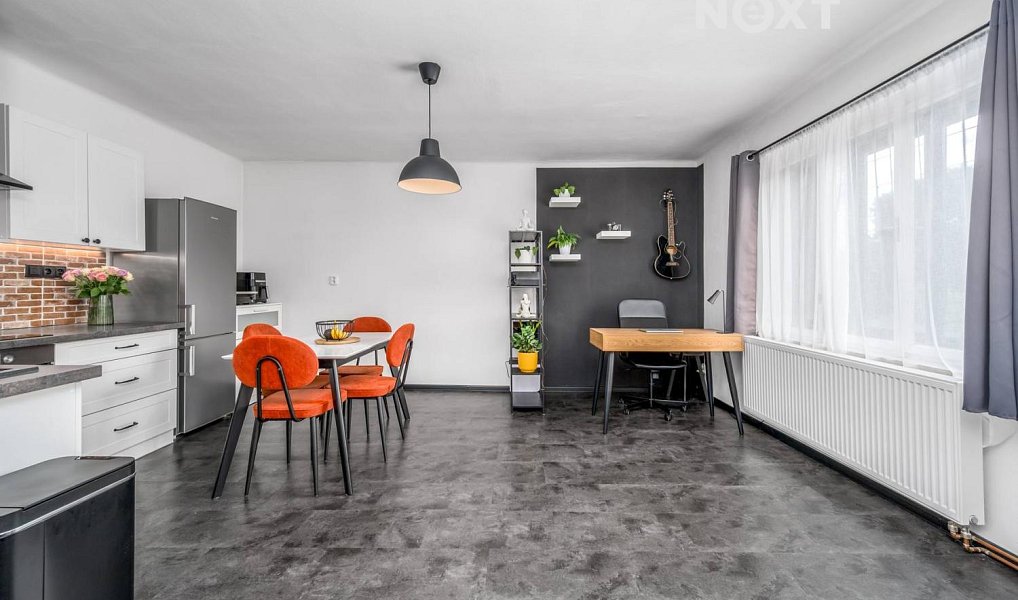 Prodej domu 250 m² s pozemkem 611 m², Zvoleněves – náhled fotky 8