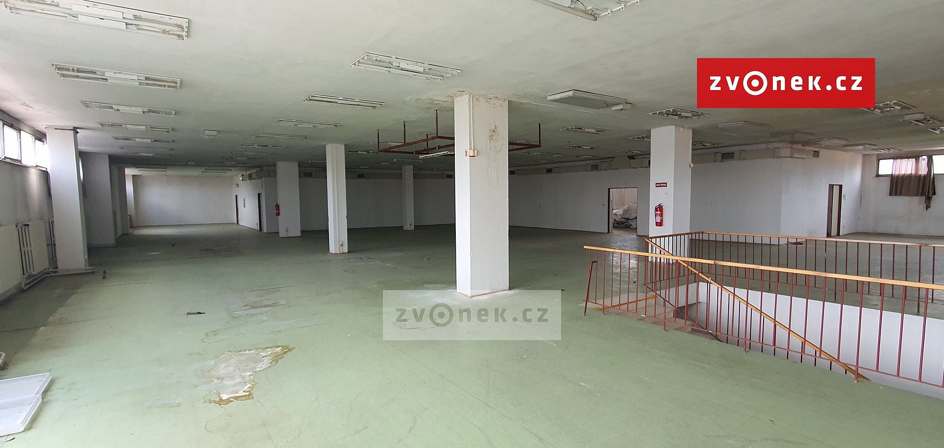 Pronájem obchodních prostor 523 m²