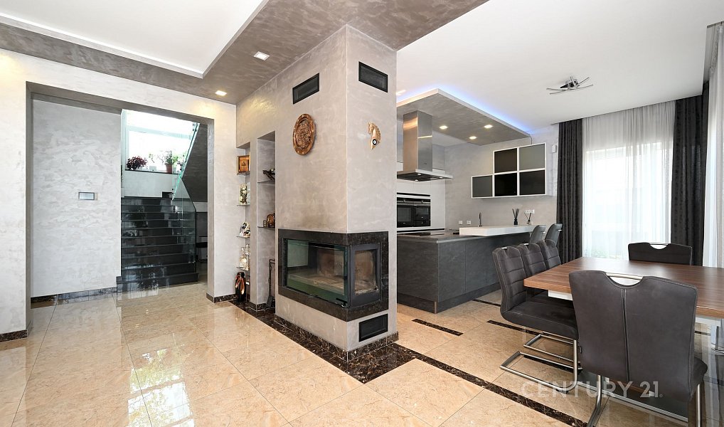 Prodej domu 243 m² s pozemkem 850 m², Květnice – náhled fotky 8