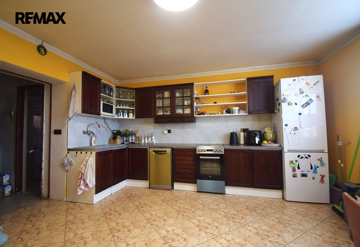 Prodej domu 208 m² s pozemkem 1 221 m² – fotografie 2