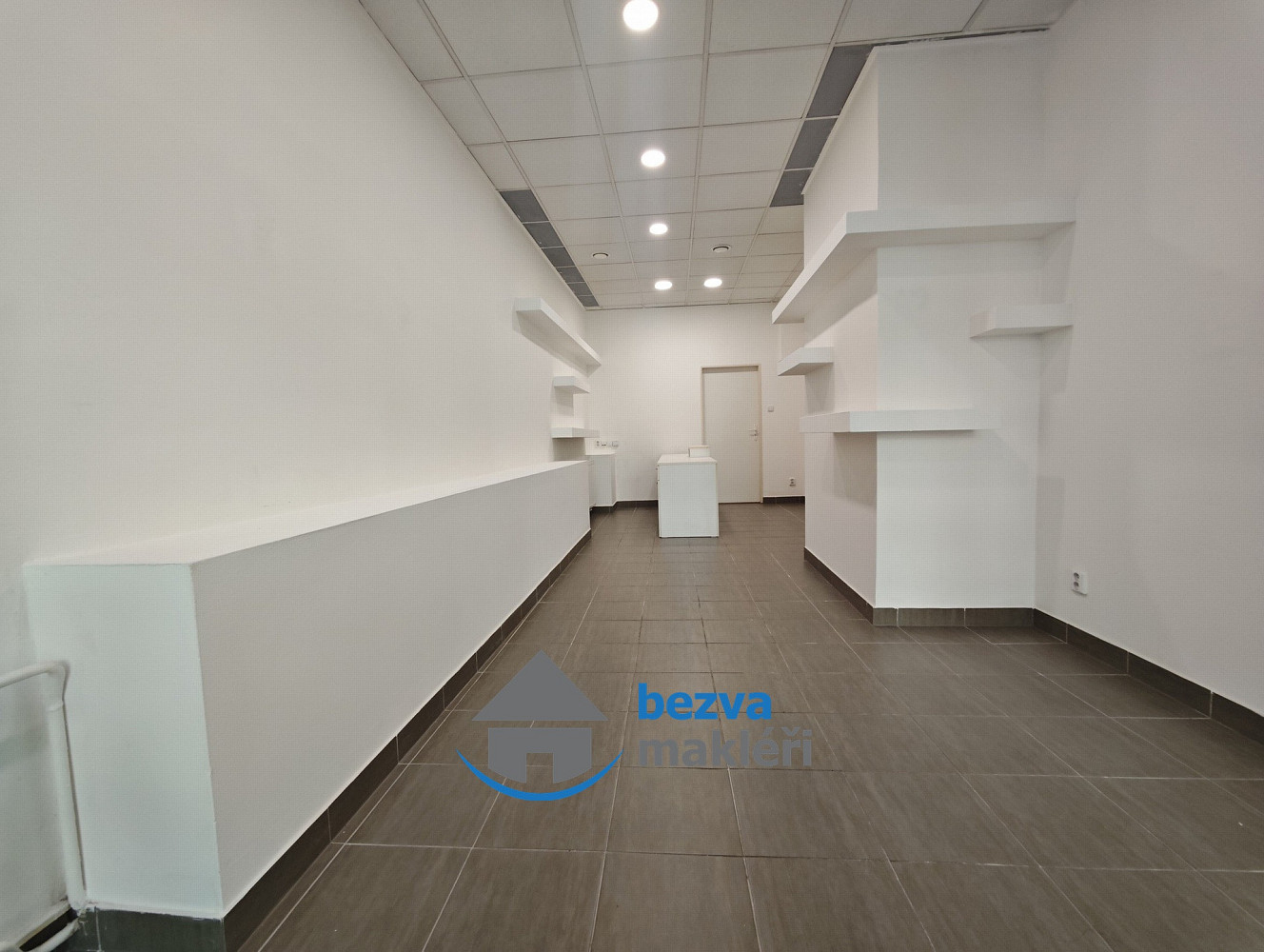 Pronájem obchodních prostor 63 m²