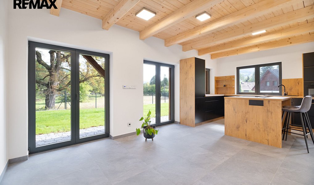 Prodej ubytovacího objektu 206 m², Morávka – náhled fotky 15