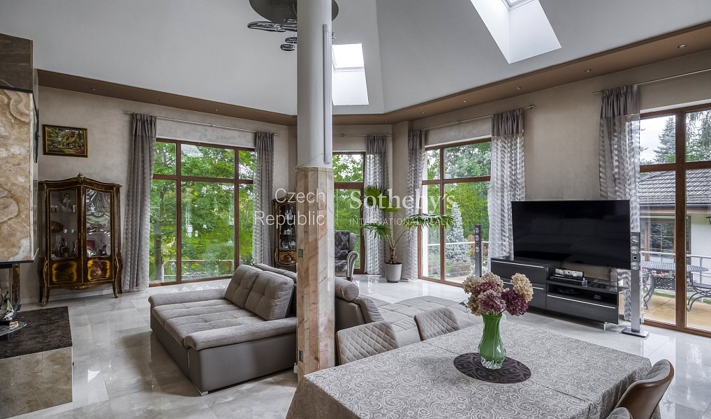 Prodej ubytovacího objektu 320 m², Mukařov – náhled fotky 11