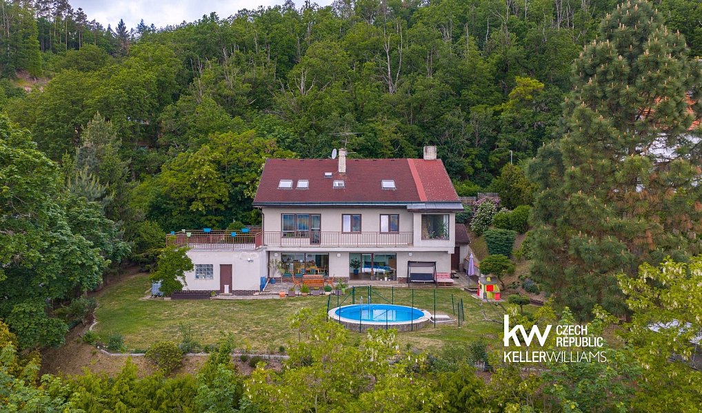 Prodej domu 281 m² s pozemkem 1 484 m², Černošice – náhled fotky 2