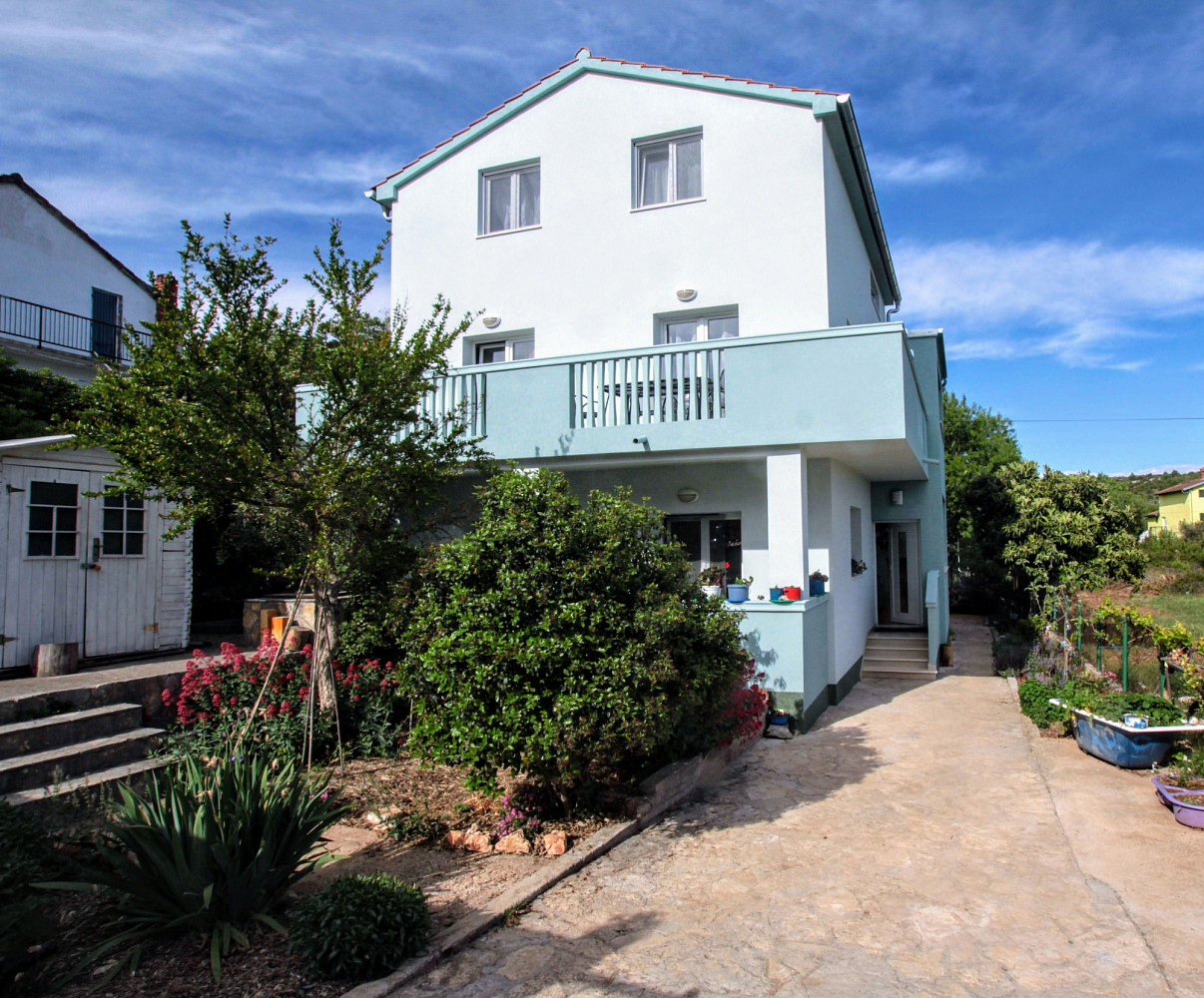 Prodej domu 245 m² s pozemkem 1 011 m²