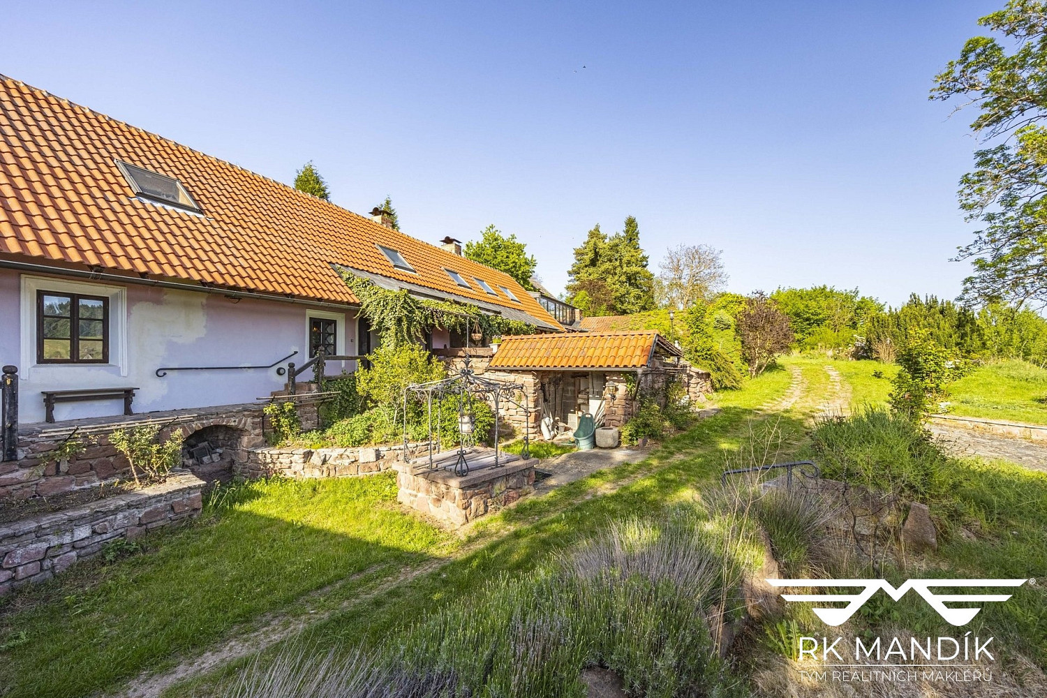Prodej domu 270 m² s pozemkem 3 755 m²