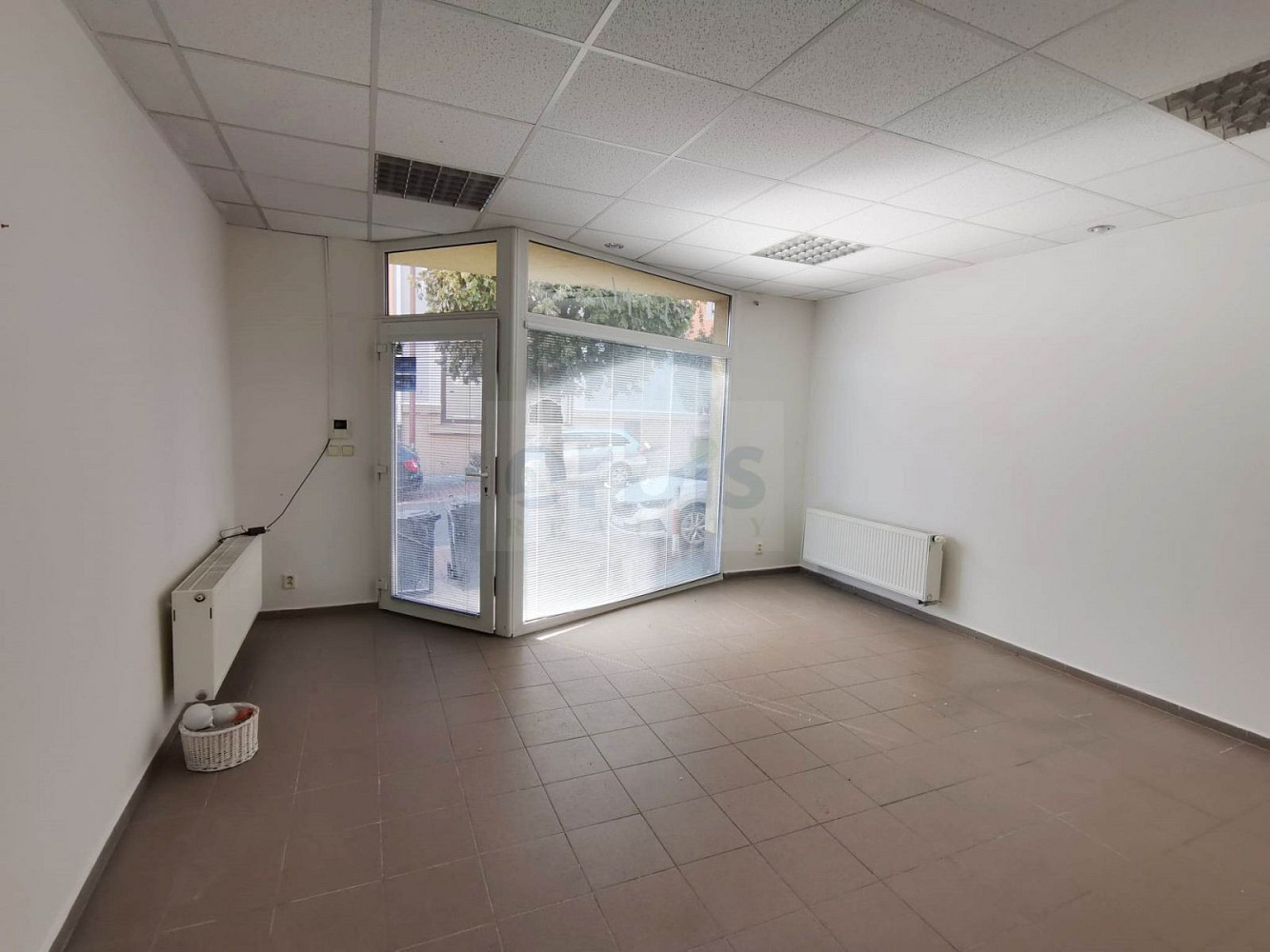 Pronájem obchodních prostor 52 m² – fotografie 2
