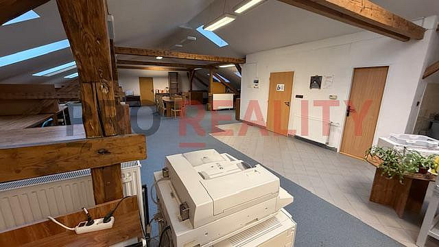 Pronájem kanceláře 200 m² – fotografie 4
