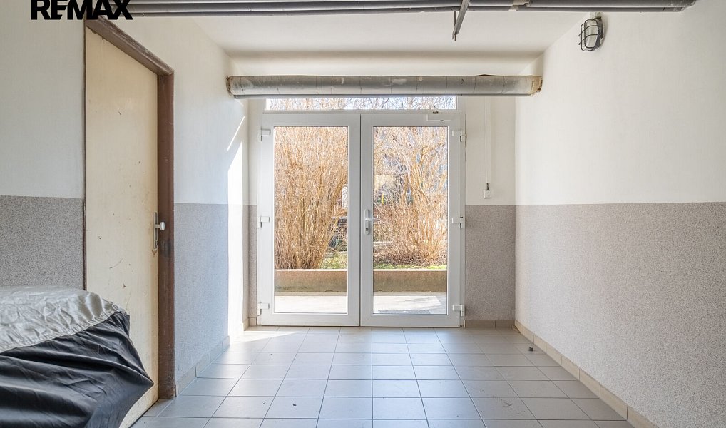 Prodej bytu 3+1 72 m², Jesenice – náhled fotky 17