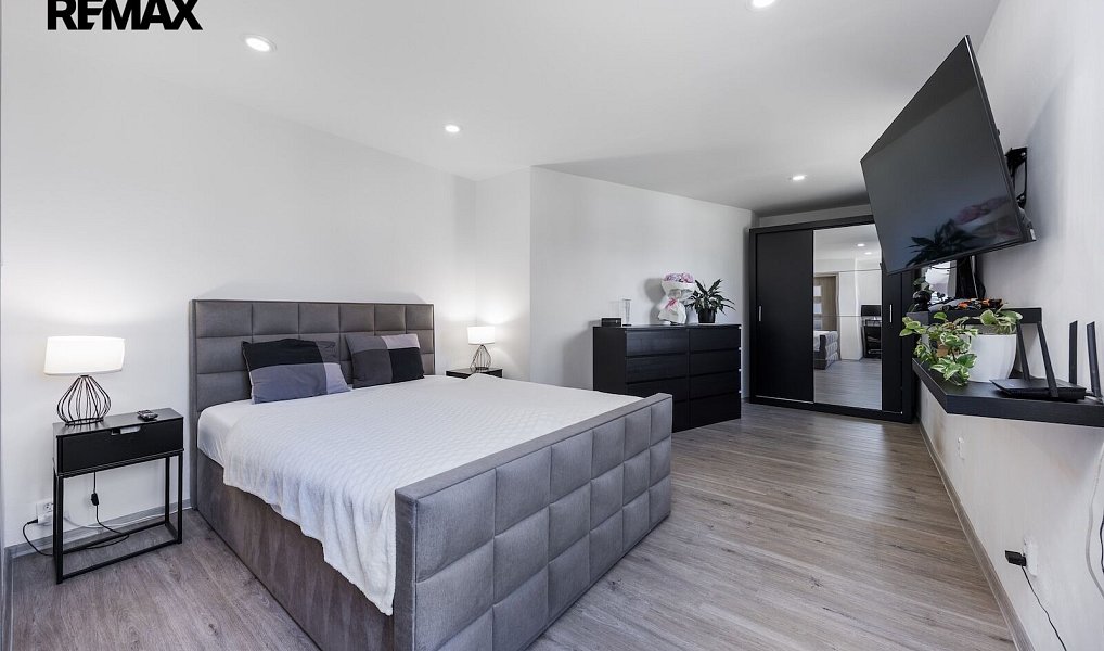 Prodej domu 246 m² s pozemkem 376 m², Praha – náhled fotky 9