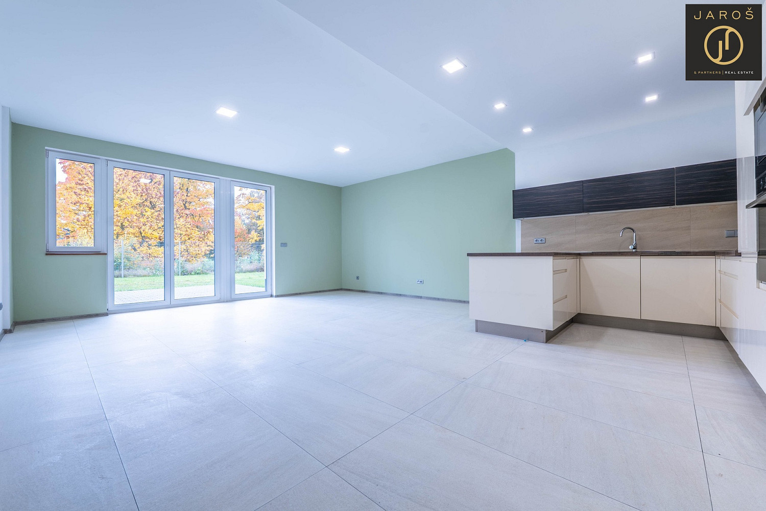Prodej domu 178 m² s pozemkem 295 m² – pohled 3