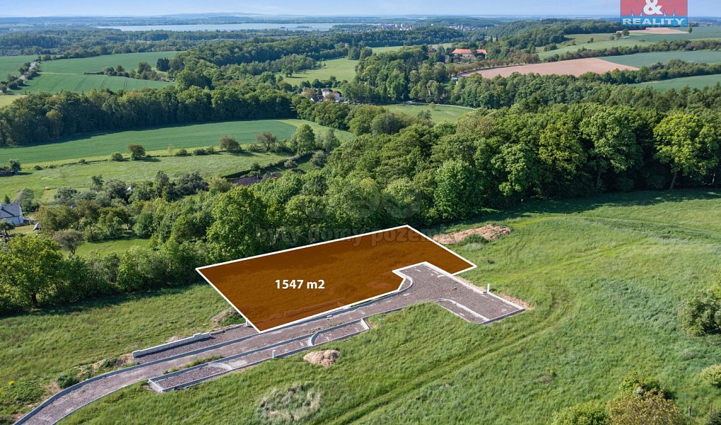 Prodej stavebního pozemku 1 547 m², Žernov – fotka 1 z 11