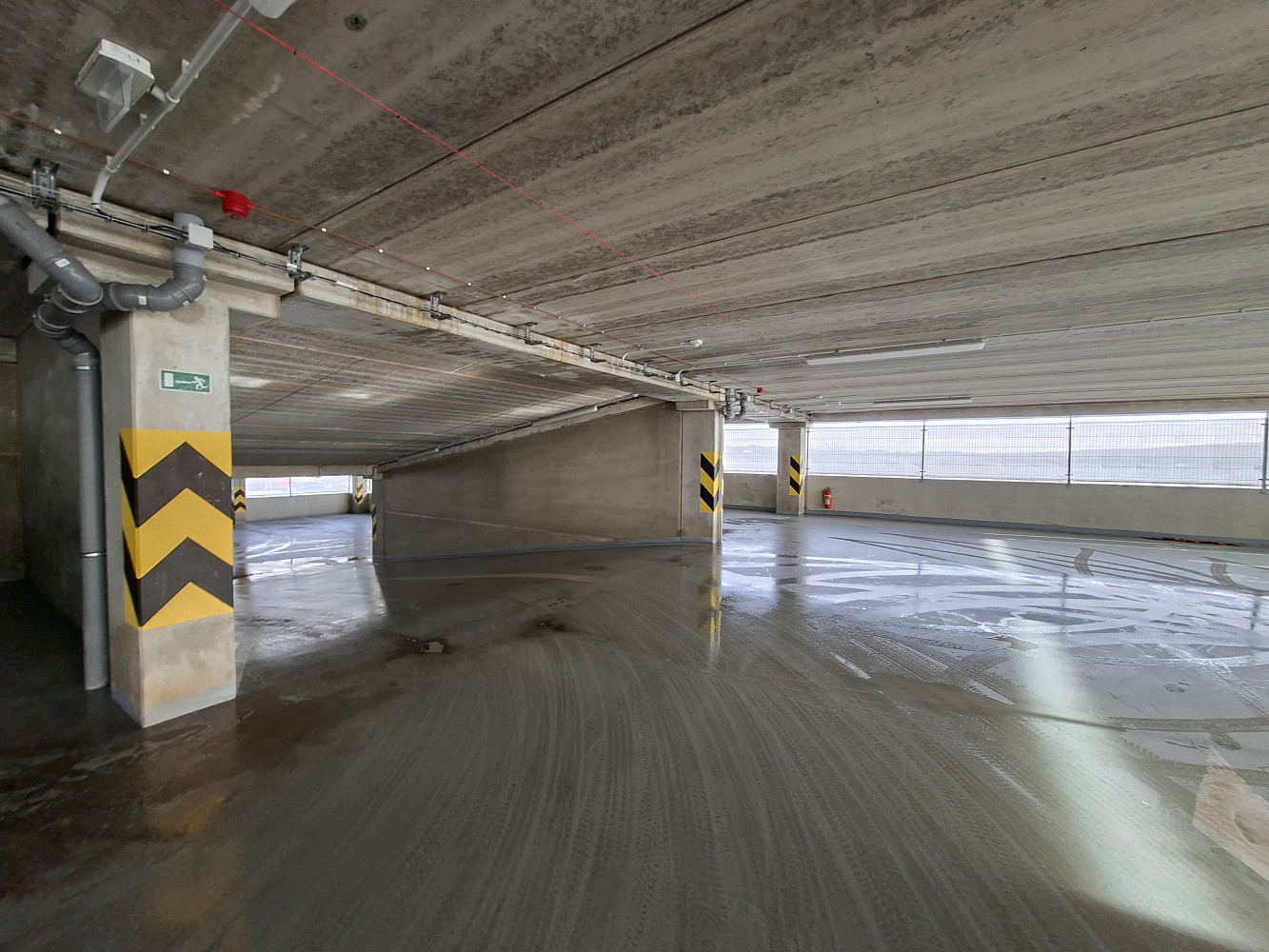Pronájem krytého garážového stání 12,5m2, Praha 9 - ul. Bryksova – fotografie 5