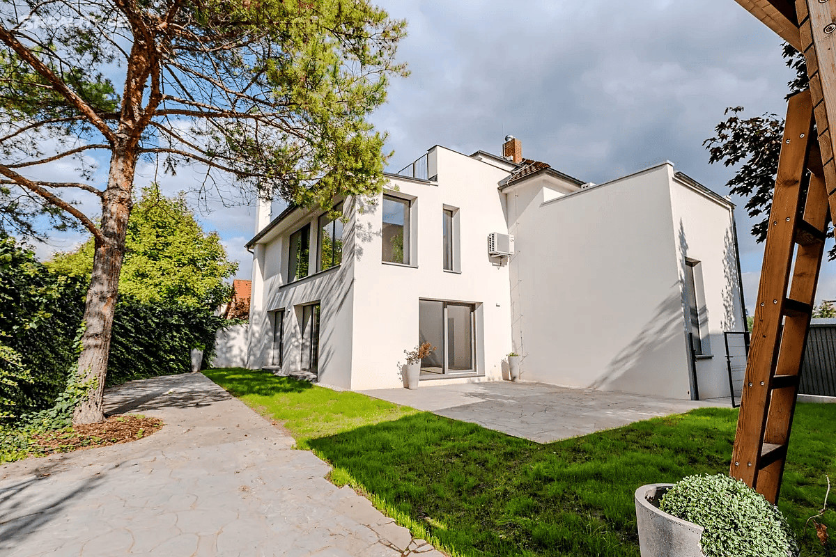 Prodej vily 334 m² s pozemkem 518 m² – fotografie 2