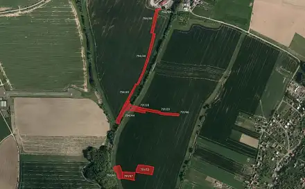 Prodej pole 10 586 m², Zlín - Velíková