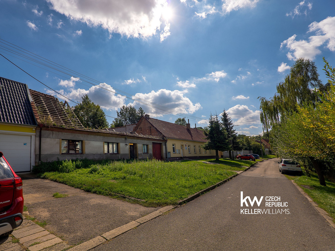 Prodej stavebního pozemku 2 165 m² – fotografie 2