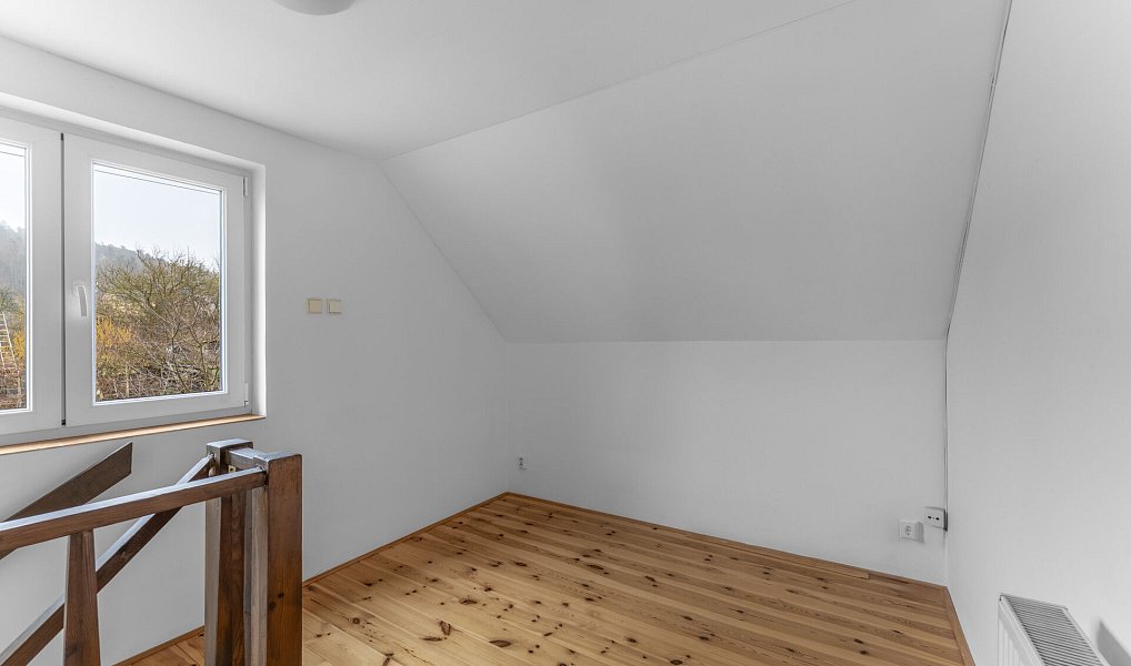 Prodej domu 80 m² s pozemkem 1 203 m², Husinec – náhled fotky 11