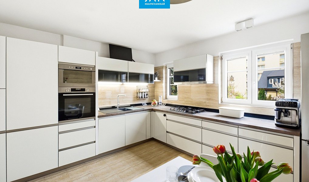 Prodej bytu 3+1 104 m², Praha – náhled fotky 2