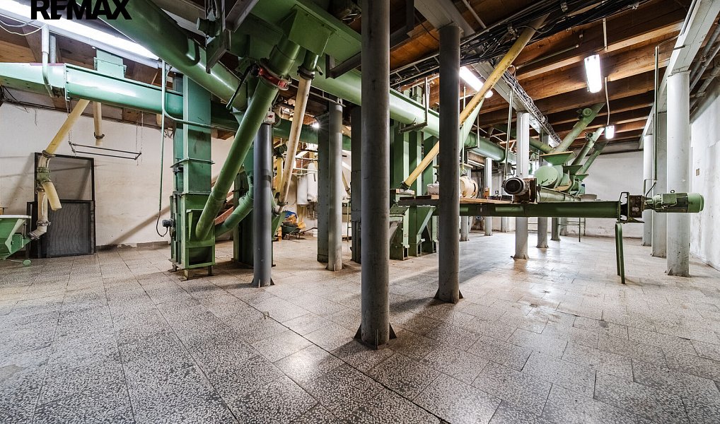 Prodej výrobních prostor 4 050 m², Pouzdřany – náhled fotky 22