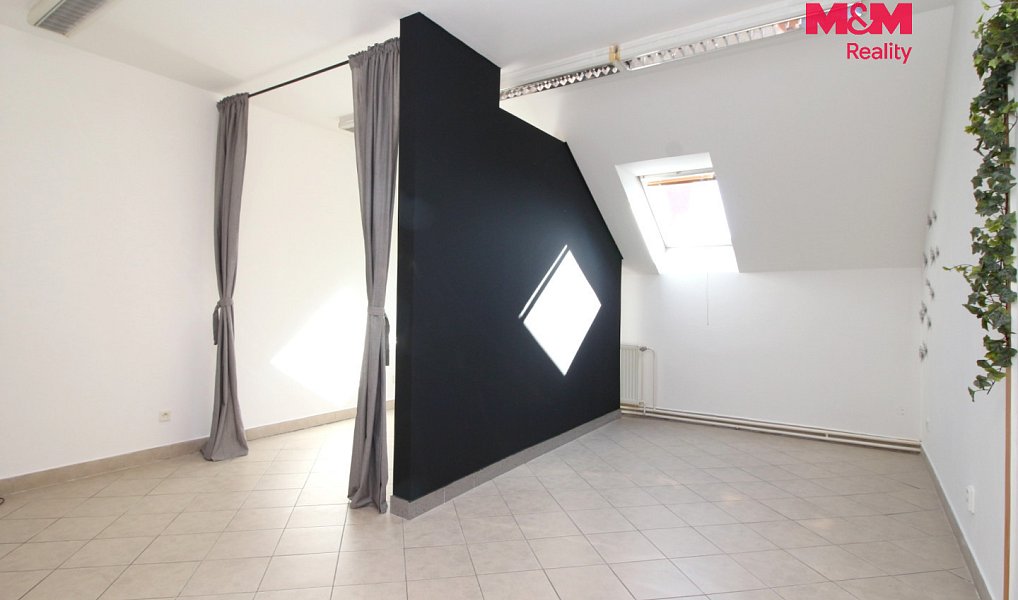 Pronájem obchodních prostor 24 m², Chlumec nad Cidlinou – náhled fotky 2