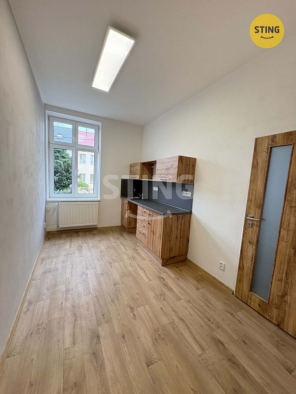 Pronájem kanceláře 31 m² – fotografie 3