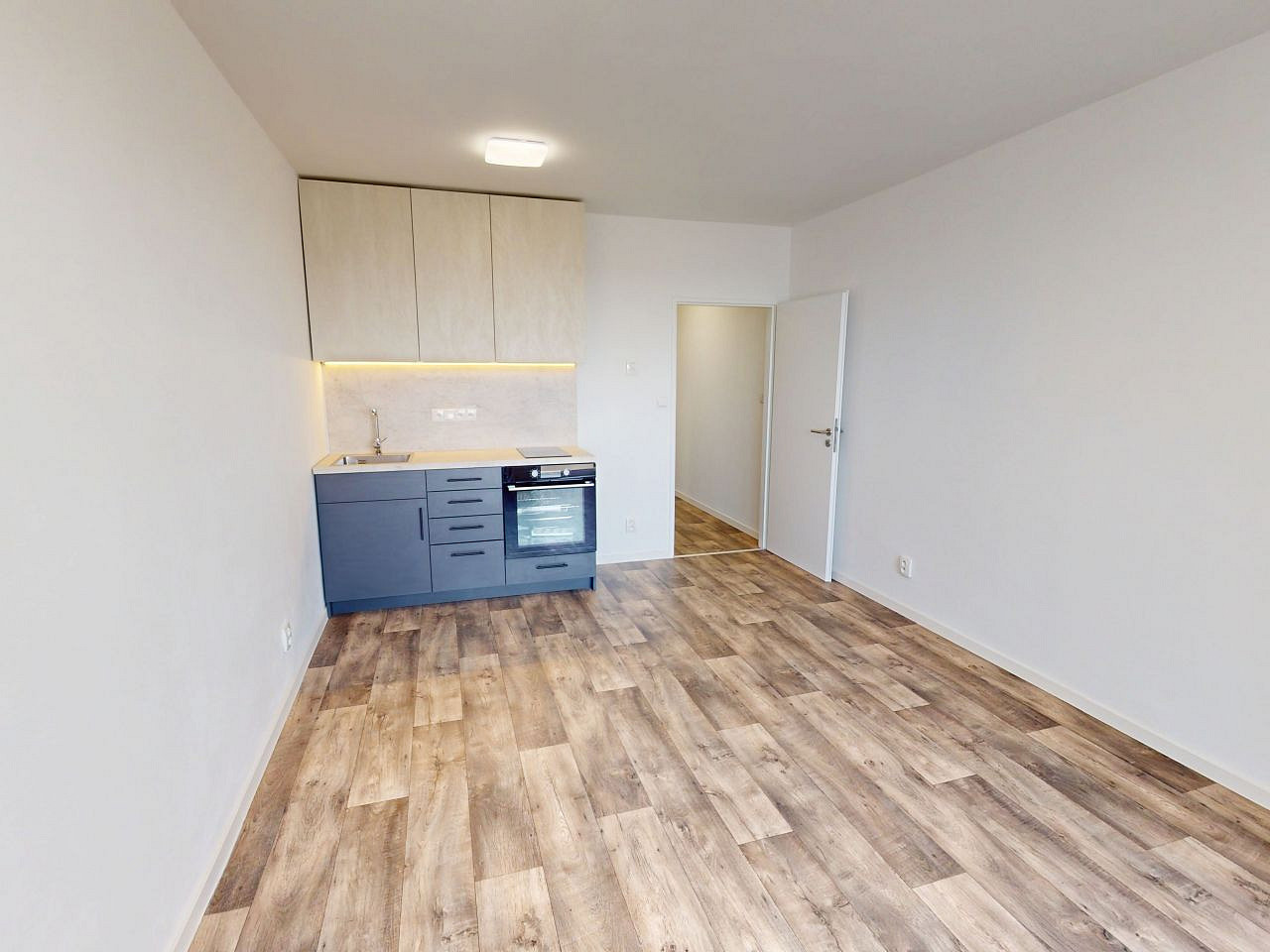 Pronájem bytu 1+kk 28 m² – fotografie 2
