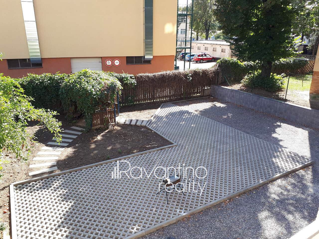 Pronájem komerčního objektu (jiného typu) 12 m²