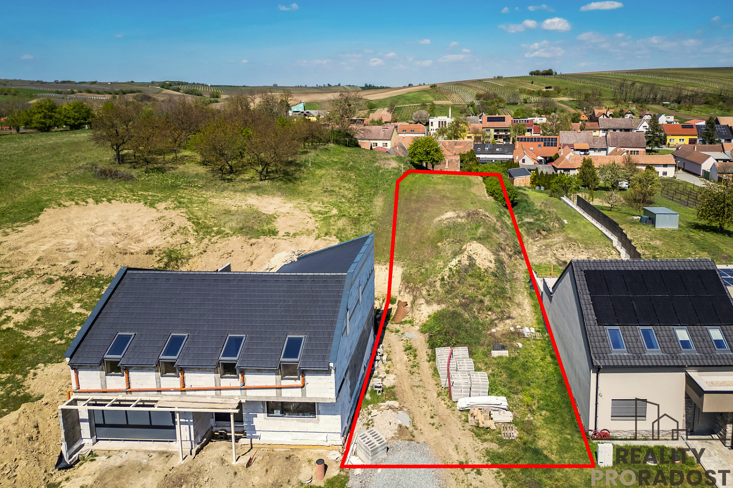 Prodej stavebního pozemku 928 m² – fotografie 3