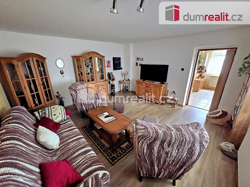 Prodej domu 200 m² s pozemkem 585 m² — photo 2