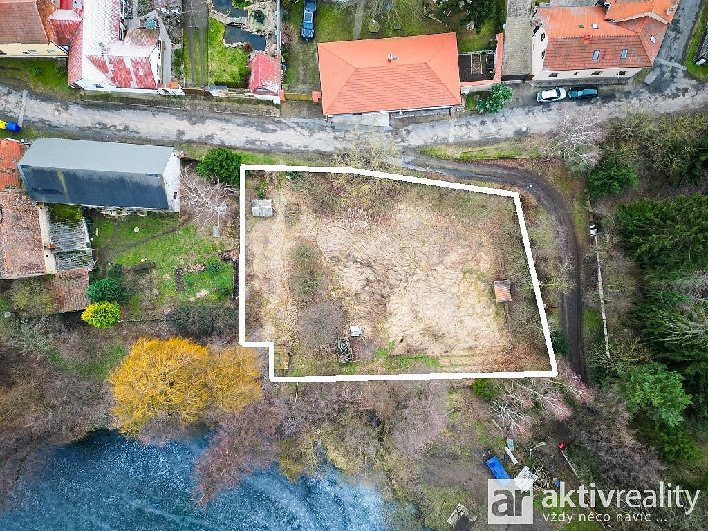 Prodej stavebního pozemku 1 755 m²