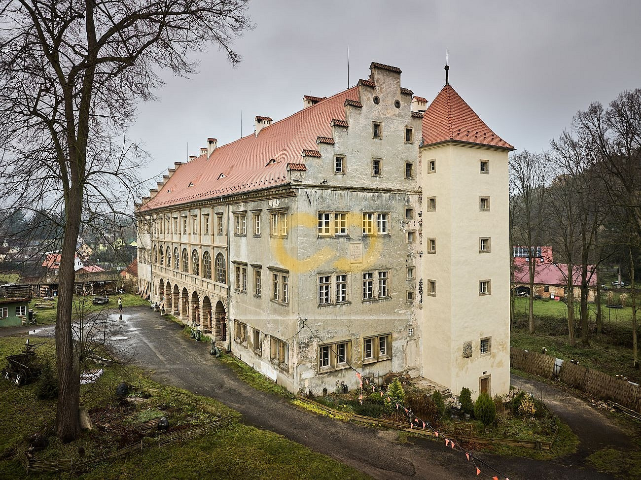 Prodej domu 782 m² s pozemkem 35 000 m²