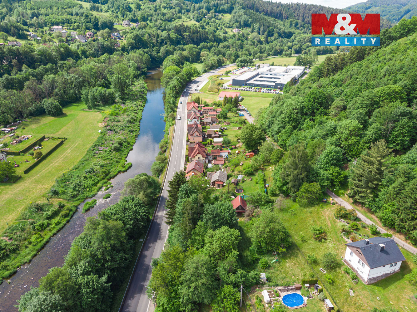 Prodej stavebního pozemku 1 977 m² – fotografie 4
