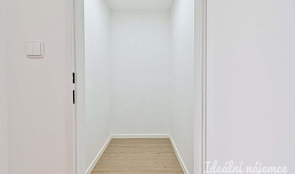 Pronájem bytu 1+1 38 m², Praha – náhled fotky 10