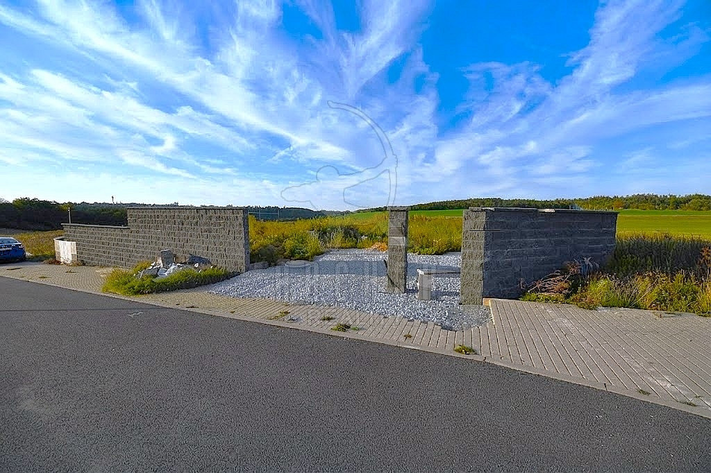 Land, 800 m²