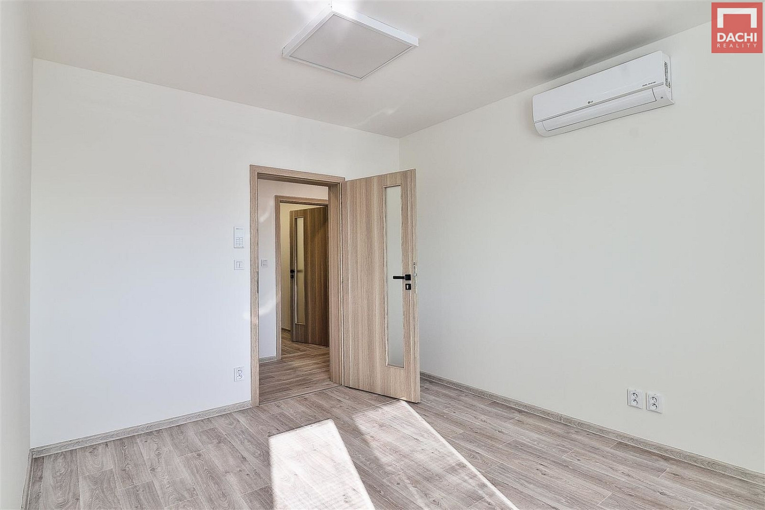Pronájem kanceláře 67 m² – fotografie 2