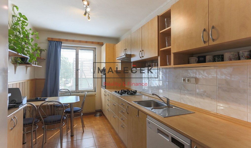 Prodej domu 325 m² s pozemkem 671 m², Nové Strašecí – náhled fotky 8