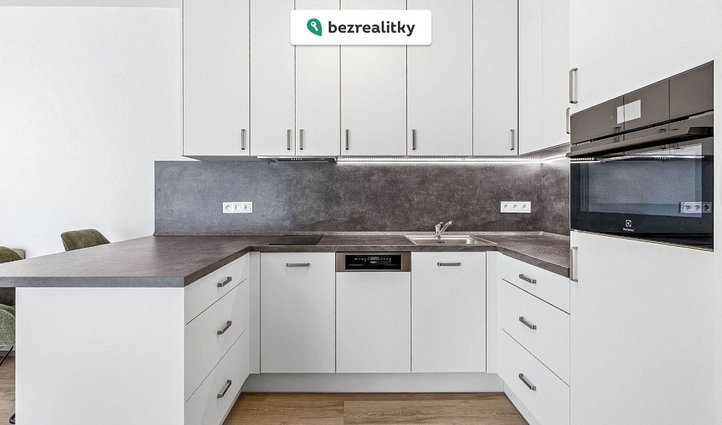 Prodej bytu 1+kk 34 m², Praha – náhled fotky 3