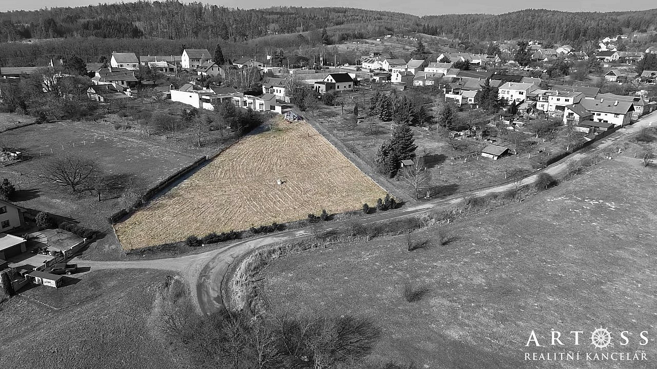 Prodej stavebního pozemku 3 028 m² – fotografie 3