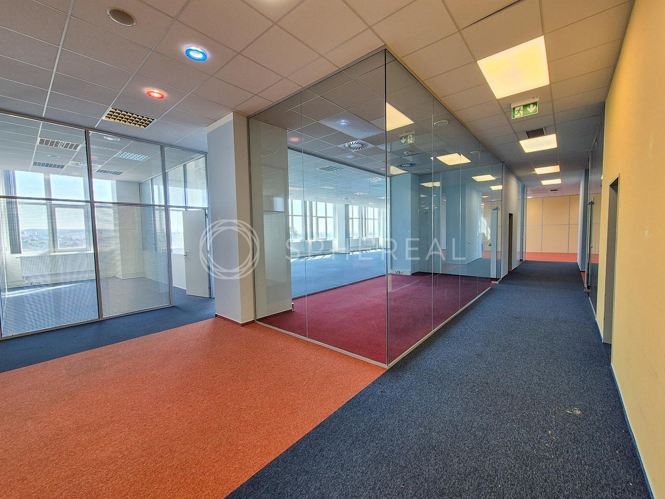 Pronájem kanceláře 1 758 m² – fotografie 2