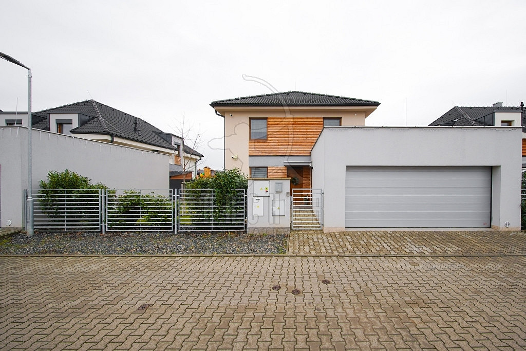 Prodej domu 168 m² s pozemkem 472 m²
