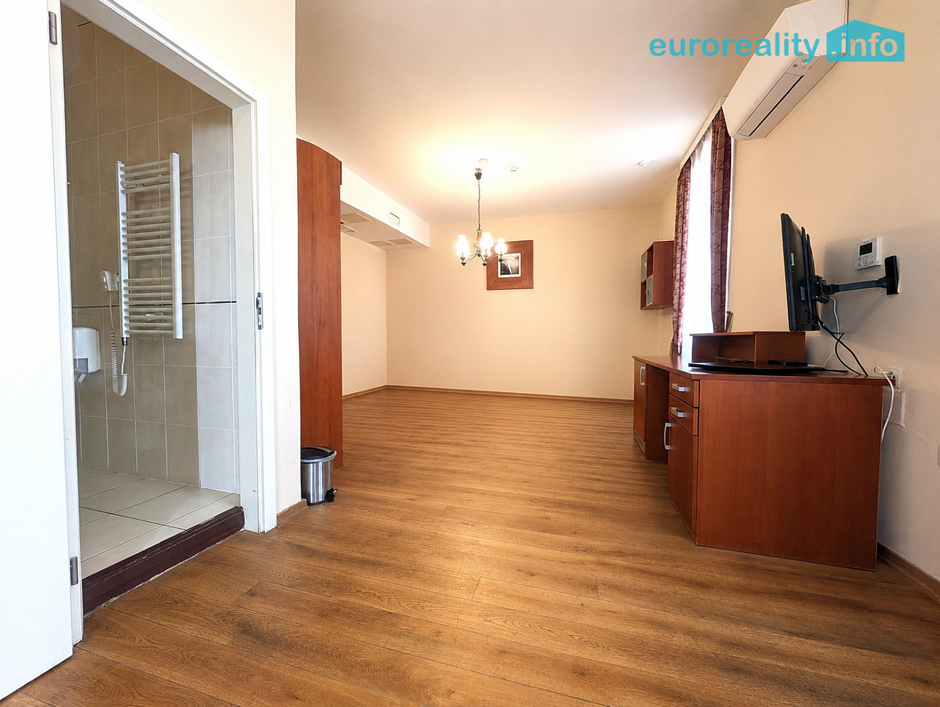 Pronájem obchodních prostor 30 m² – fotografie 3