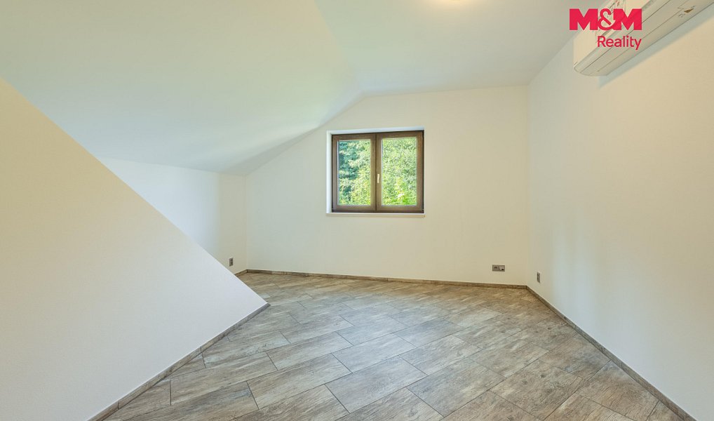 Prodej domu 198 m² s pozemkem 1 543 m², Hradečno – náhled fotky 11