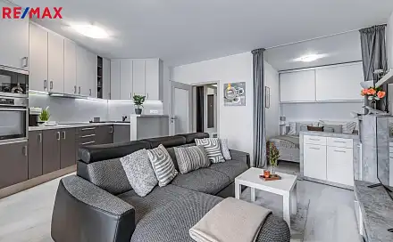 Prodej bytu 1+kk 50 m², Miroslava Hajna, Praha 9 - Letňany