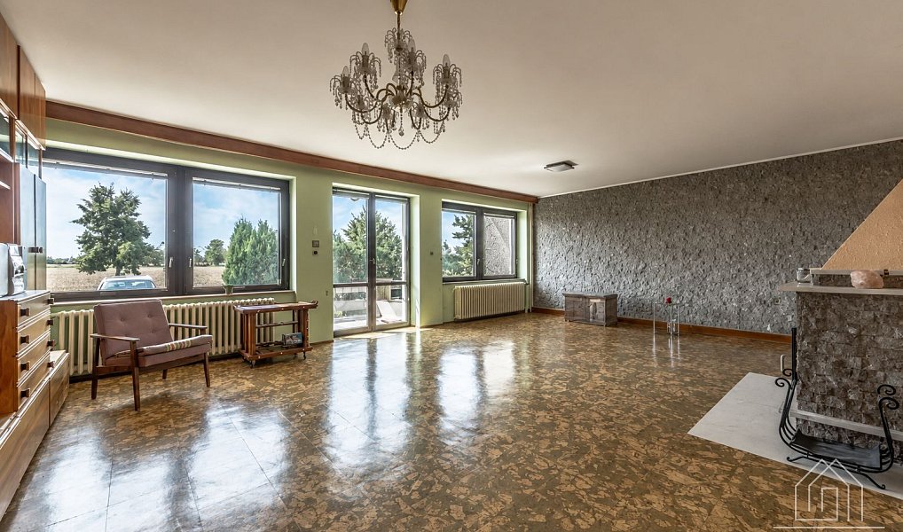 Prodej domu 337 m² s pozemkem 564 m², Dolní Beřkovice – náhled fotky 3
