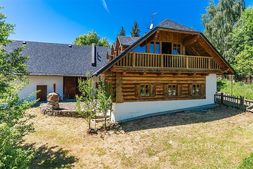 Prodej domu 192 m² s pozemkem 3 490 m²