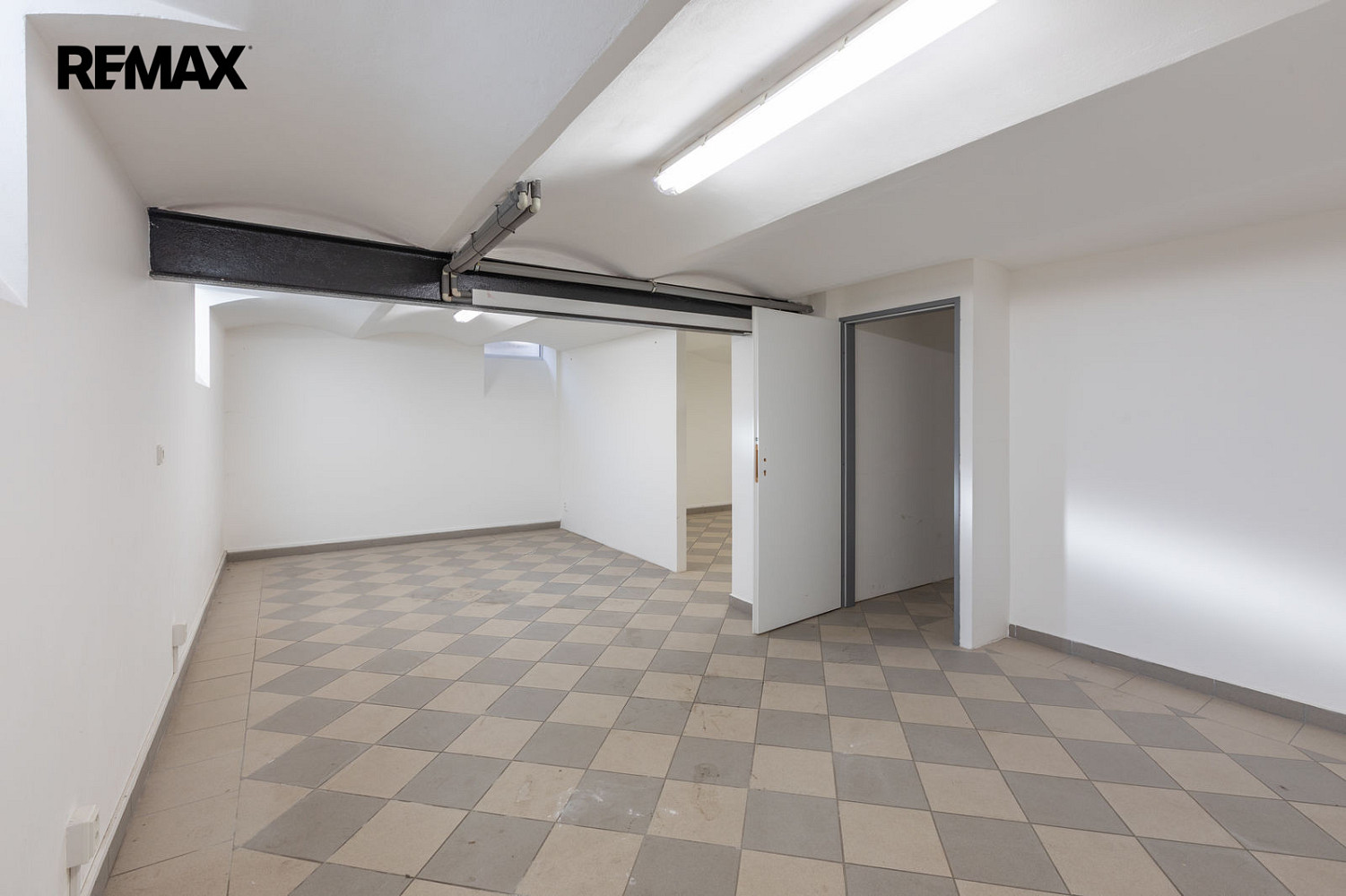 Pronájem komerčního objektu (jiného typu) 70 m² – fotografie 2